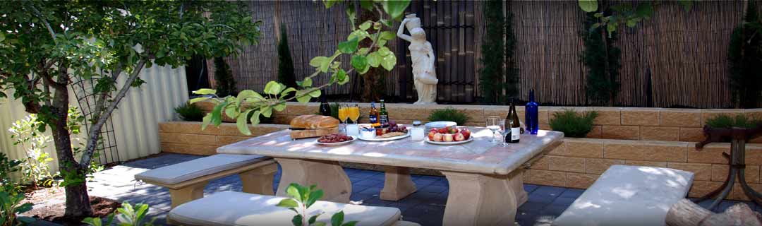 Hahndorf accommodation garden table