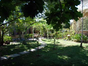hahndorf wedding venue garden sitting area