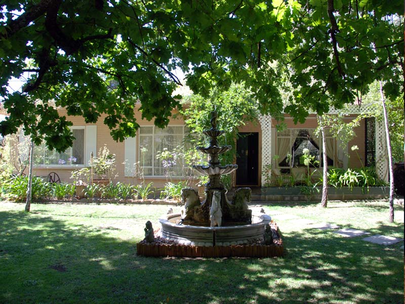 hahndorf house front lawn