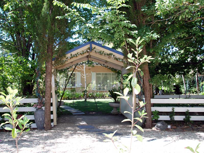 hahndorf house creek bridge