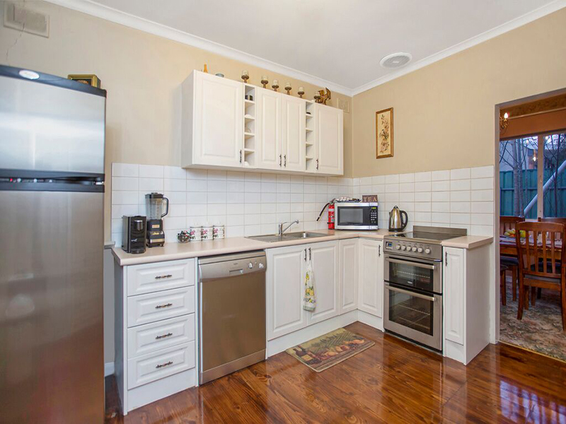 hahndorf accommodation hahndorf house kitchen