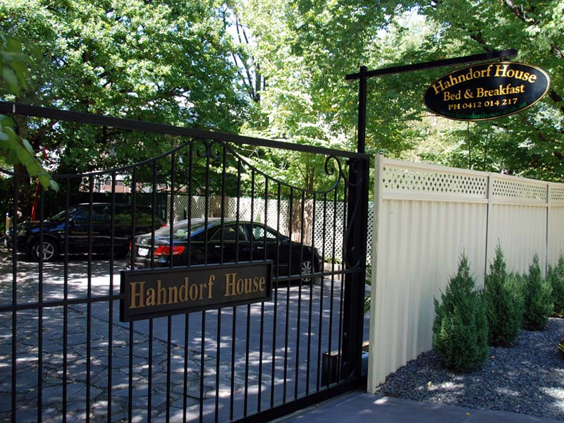 hahndorf holiday accommodation secure gates