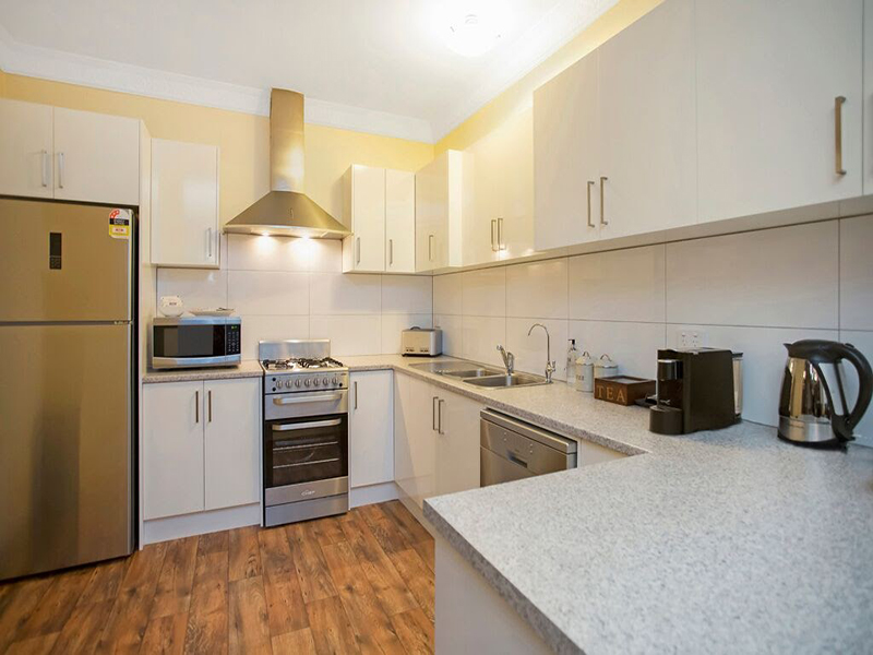 hahndorf holiday accommodation oak villa kitchen